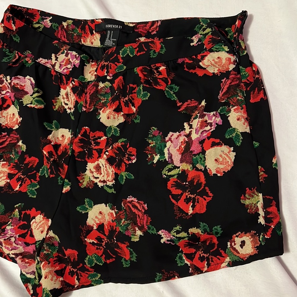 Floral shorts - Picture 2 of 2